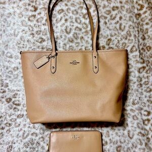 Coach Shoulder Bag With Matching Wallet